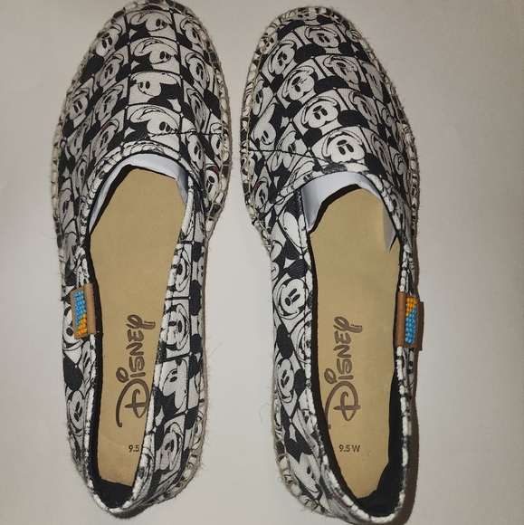 Mickey Mouse Espadrilles - Picture 3 of 4